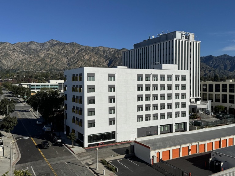 Rose Town Exterior Photo 2