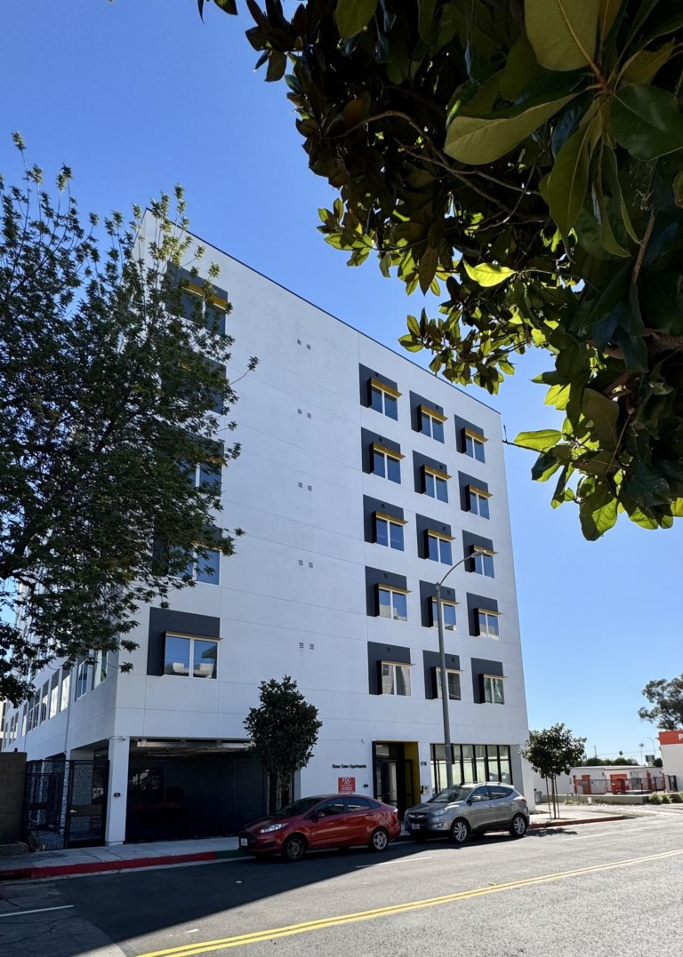 Rose Town Exterior Photo 4